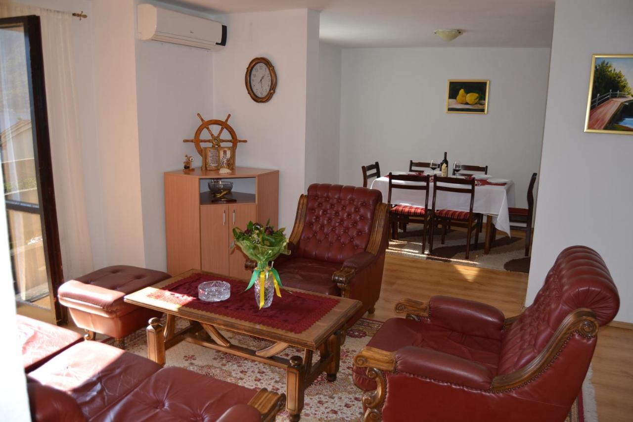 Apartments Dobrisa كوتور المظهر الخارجي الصورة