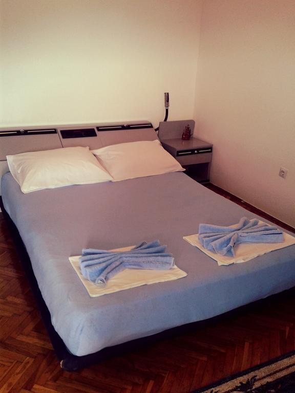 Apartments Dobrisa كوتور الغرفة الصورة